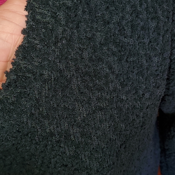 Evereve NWOT textured v-neck sweater - Picture 7 of 7